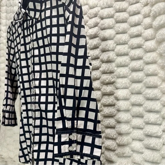 Women Monochrome Checkered Blouse - Picture 4 of 6